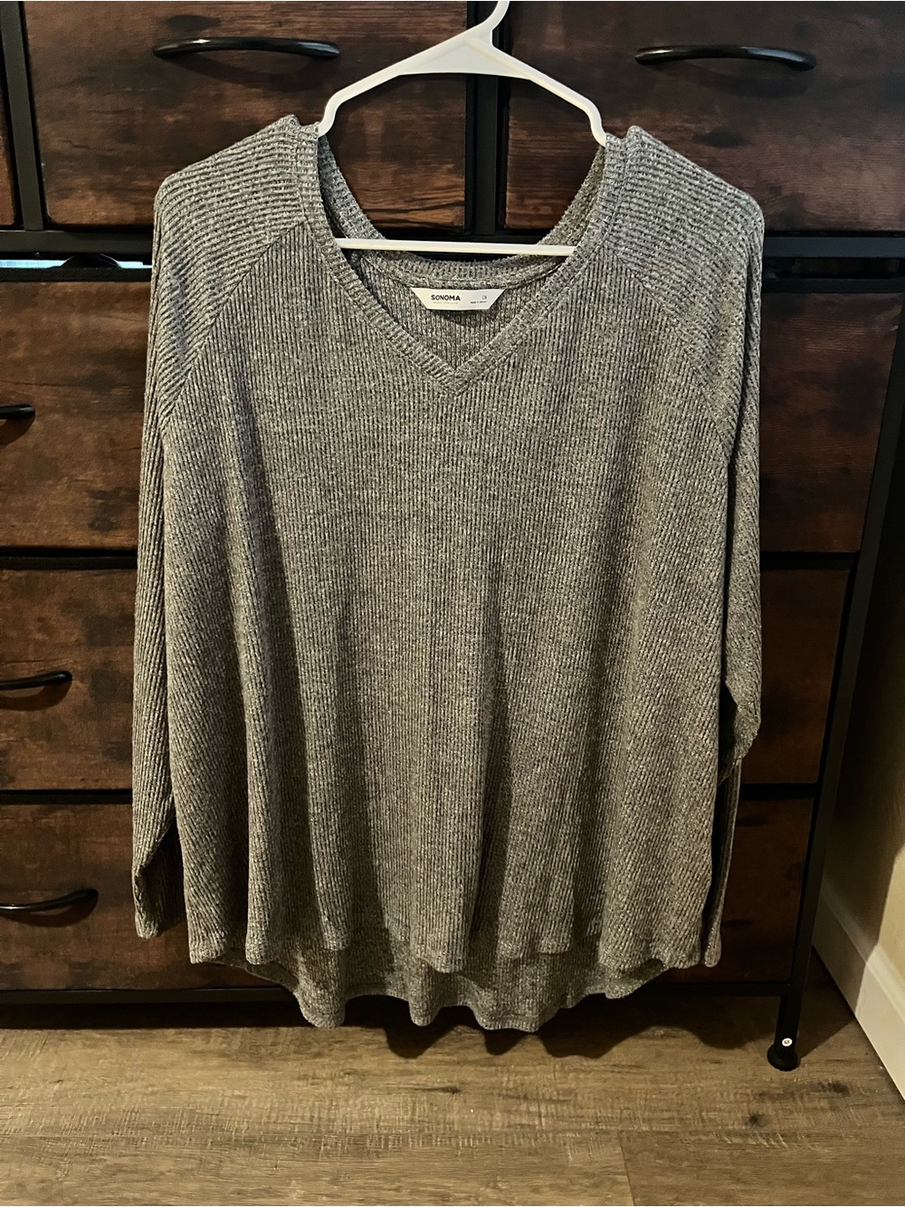 Sonoma Women’s gray Ribbed V-Neck Top. Very soft! 0X.